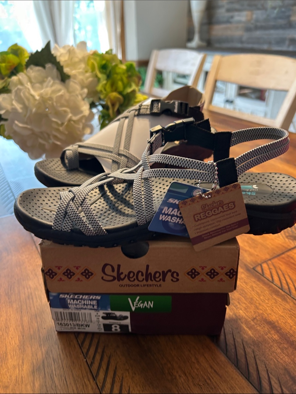 Skechers Black Light Gray White Strappy Sandals Machine Washable 8
